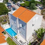 شقة Rezidence Castello Zrnovo