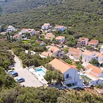 شقة Rezidence Castello Zrnovo