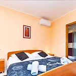 アパート Rezidence Castello Žrnovo