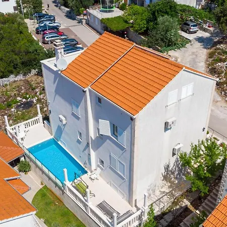 Apartman Rezidence Castello Zrnovo