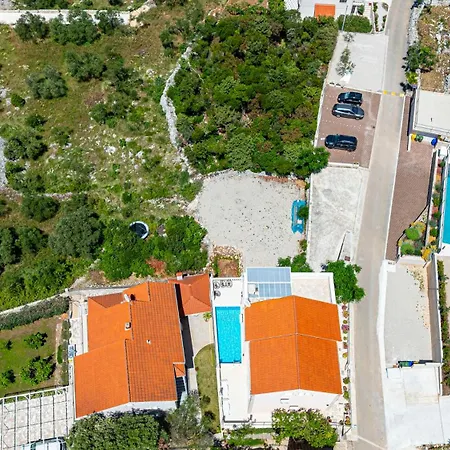 Lägenhet Rezidence Castello Zrnovo