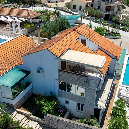Rezidence Castello Lägenhet Zrnovo