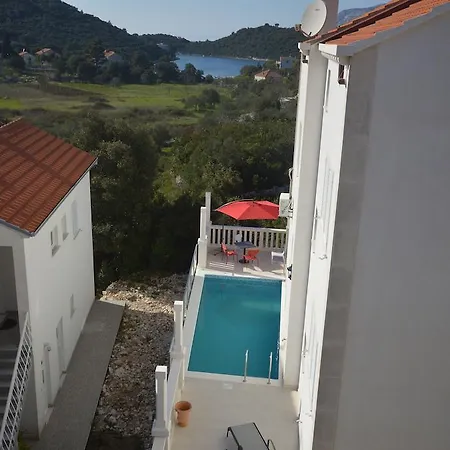 Rezidence Castello Zrnovo