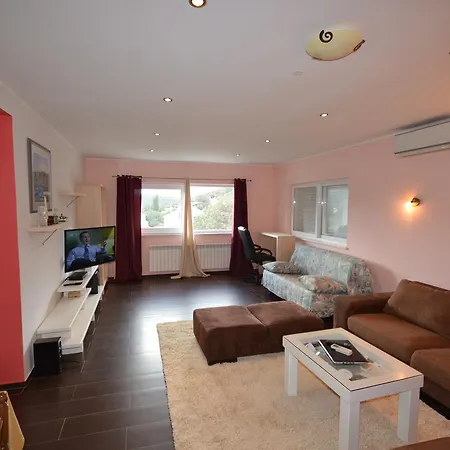 Castello Apartment Zrnovo