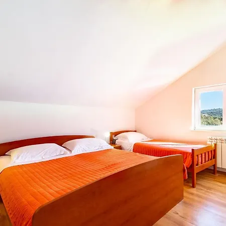 Castello Apartment Zrnovo