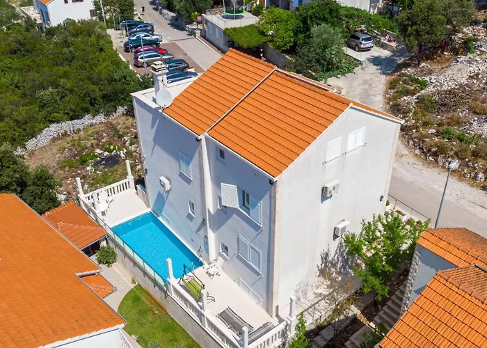 Apartamento Villa Castello Residence Zrnovo