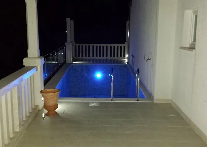 Villa Castello Residence Zrnovo