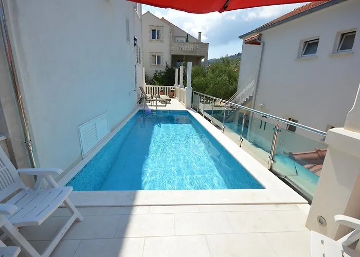 Villa Castello Residence Apartamento Zrnovo